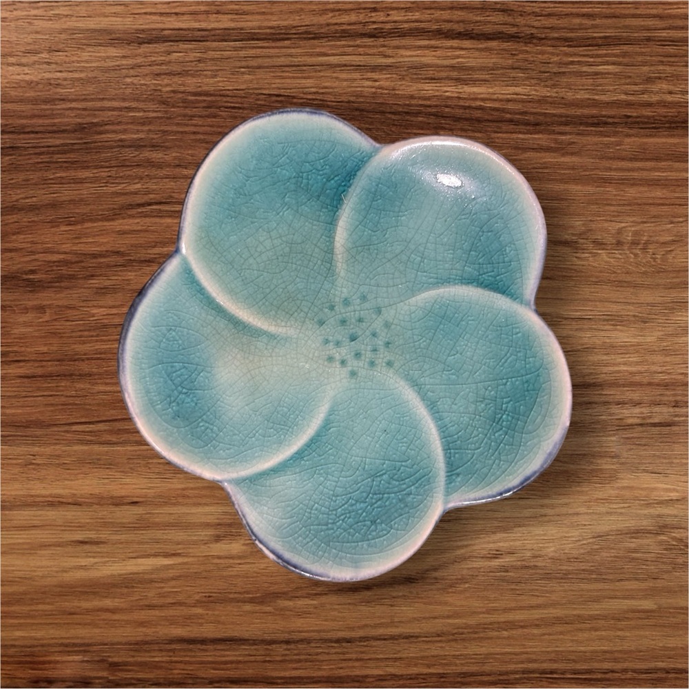 Elegant Blue Flower-Shaped Mini Ceramic Plate - Picture 5 of 5